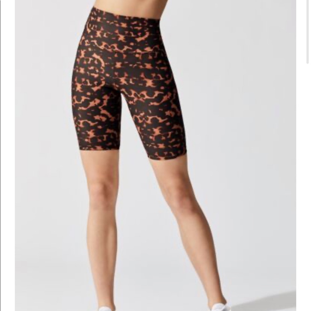 Beach Riot Biker Shorts in Tortoise Carbon38